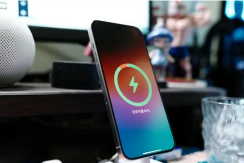 穆棱苹果15换屏服务分享用什么充电器给iPhone15充电更好 