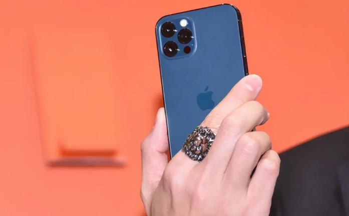 穆棱苹果手机维修分享iPhone12系列重启方法教程 